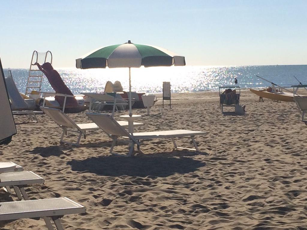 Hotel Sunset Rimini Bagian luar foto
