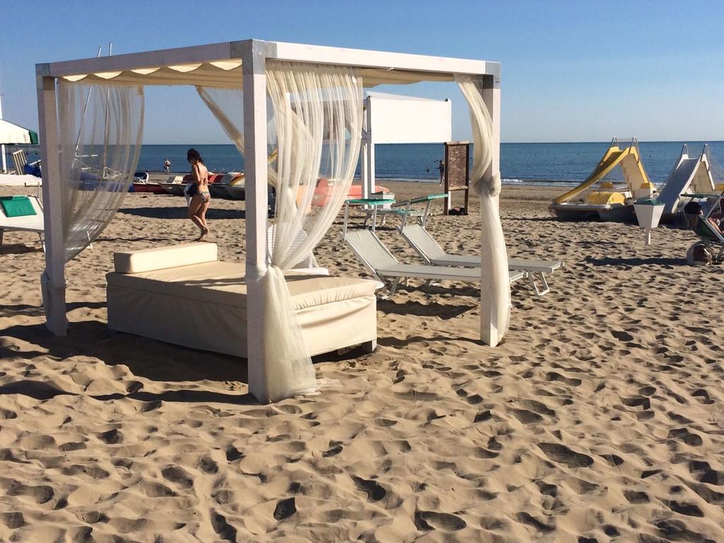 Hotel Sunset Rimini Bagian luar foto