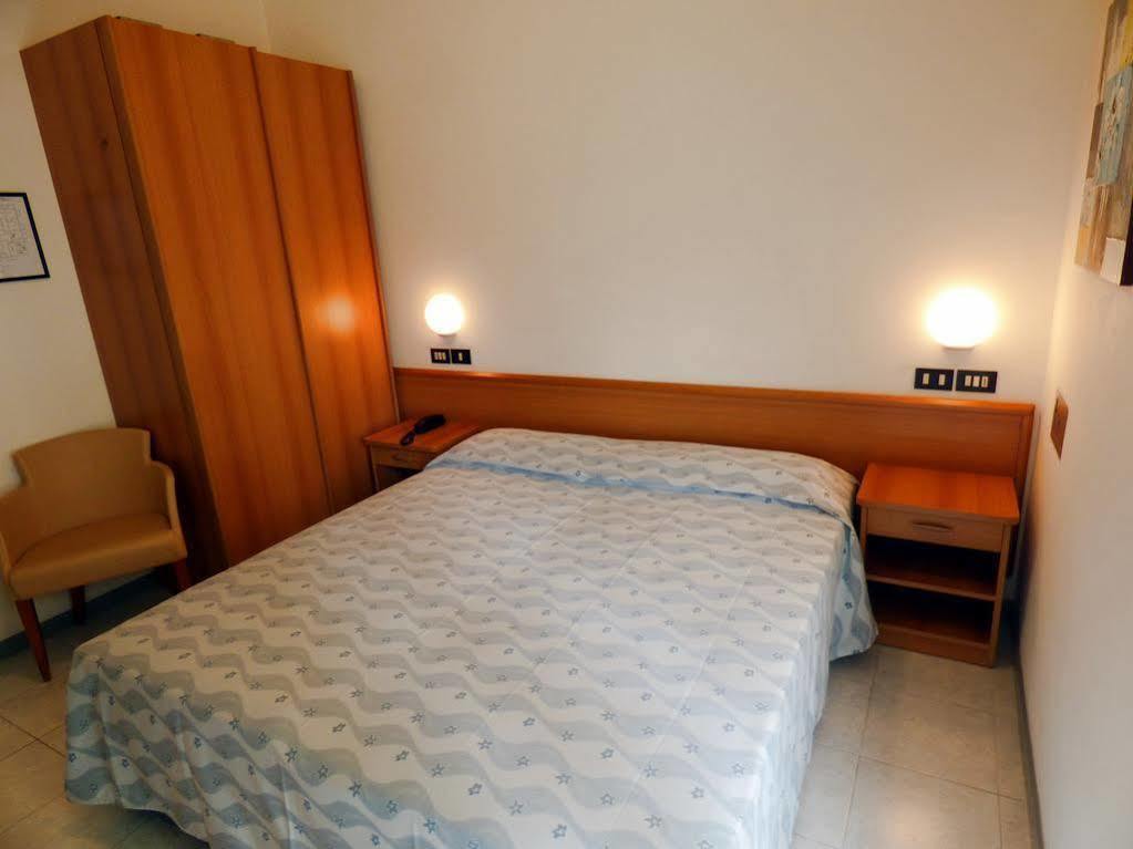 Hotel Sunset Rimini Bagian luar foto