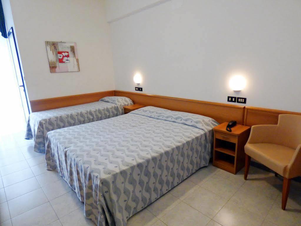 Hotel Sunset Rimini Bagian luar foto