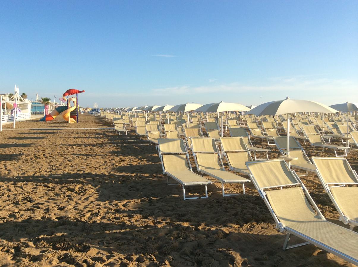 Hotel Sunset Rimini Bagian luar foto